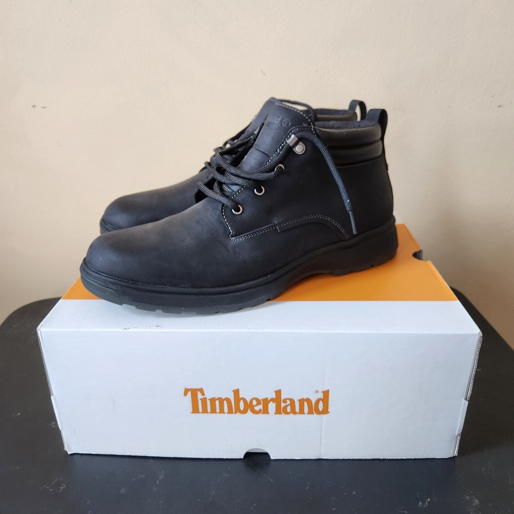 Timberland Black Chukka Boots with Nubuck Finish